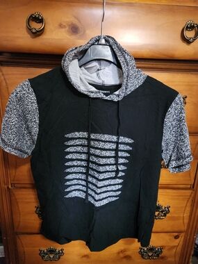 Mens Black Hooded Short Sleeve Tee with Speckled Sleeves